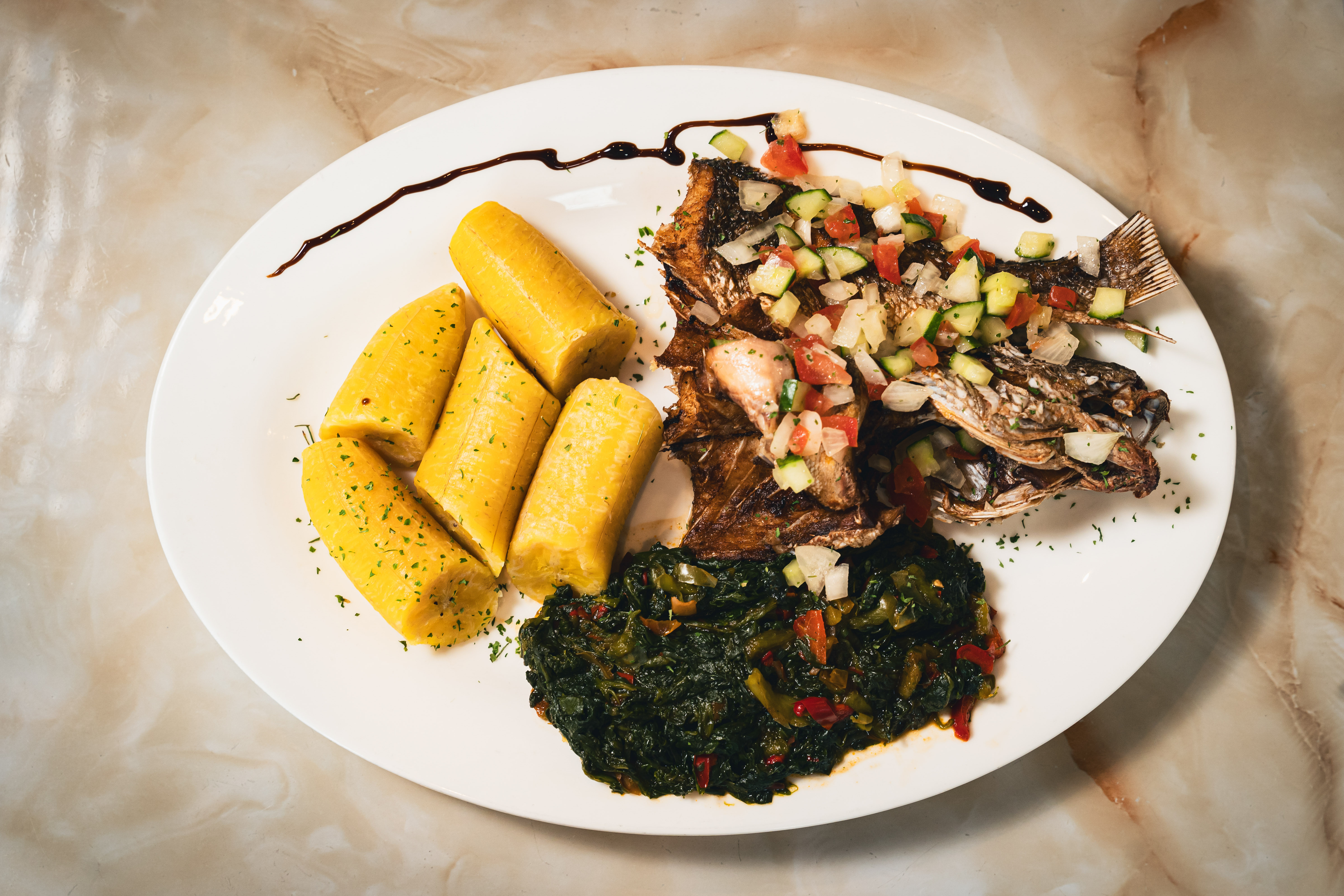 Plat africain servi chez Bisso Na Bisso, Paris 17